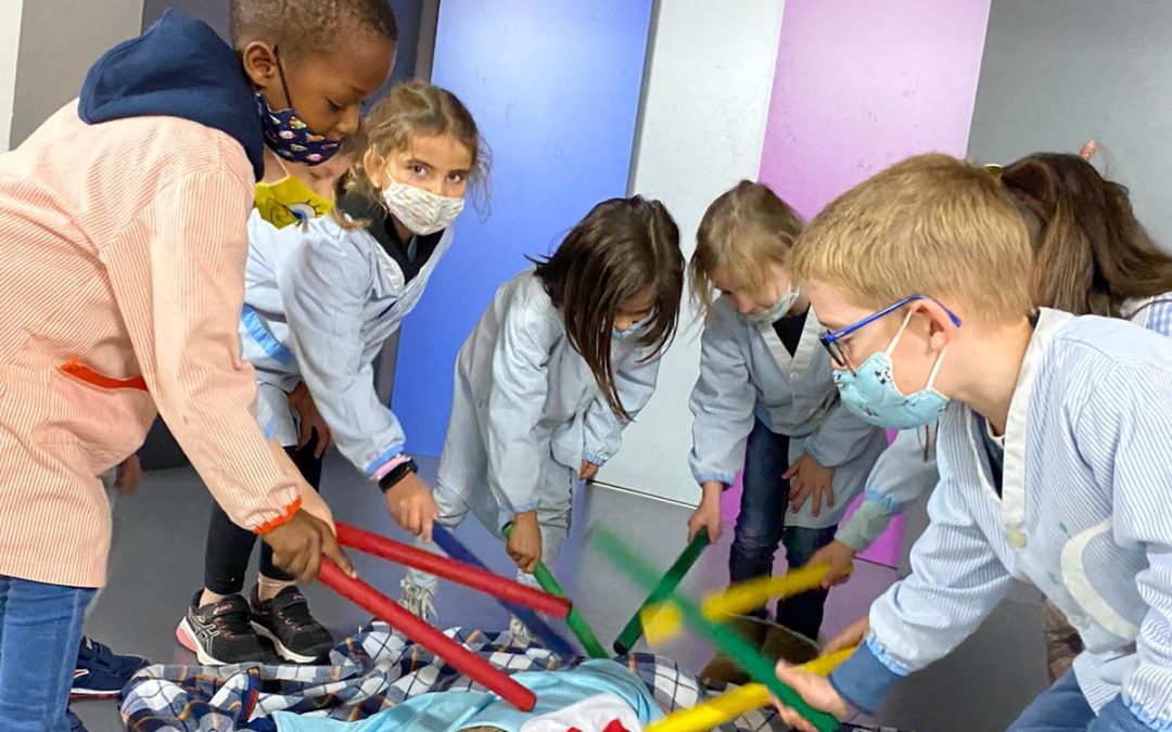 PIQUEM BEN FORT. Els alumnes de 1r fem CAGAR EL TIÓ!
