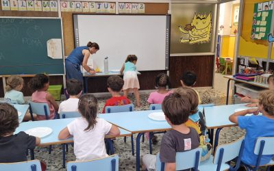 Infantil 4 anys descobrim com és la nostra sang! Taller d’experimentació.